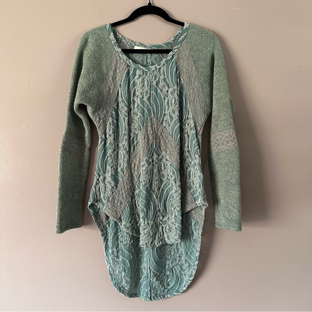 Hazel‎ Long Sleeve Hi-Low Lace Top | Teal + Grey